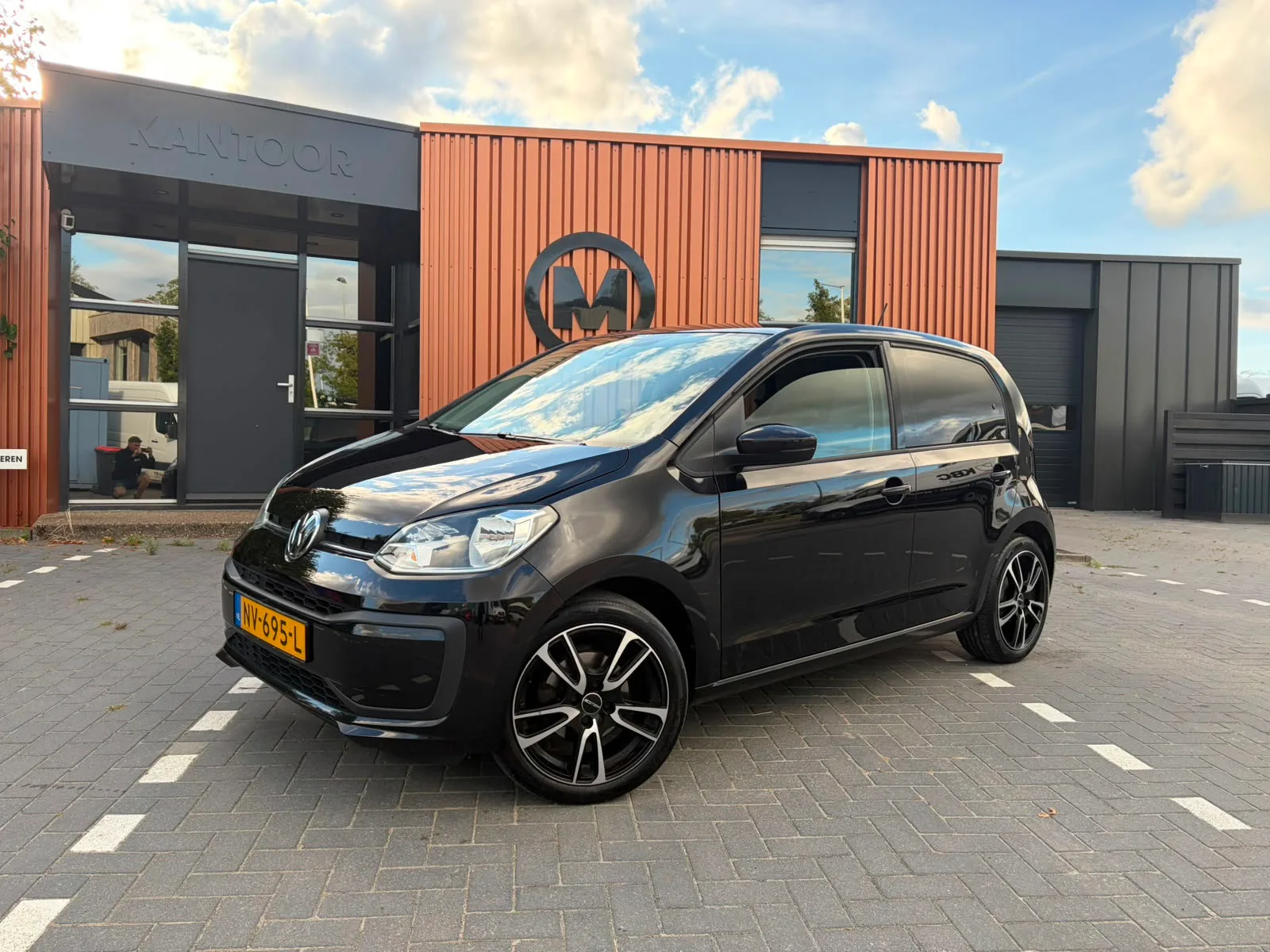 Volkswagen Up! (2017) — foto 1