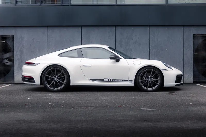 Porsche 911 (2023)