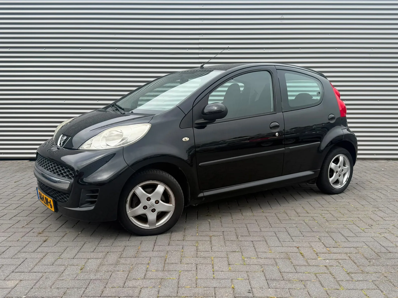 Peugeot 107 (2010) — foto 1