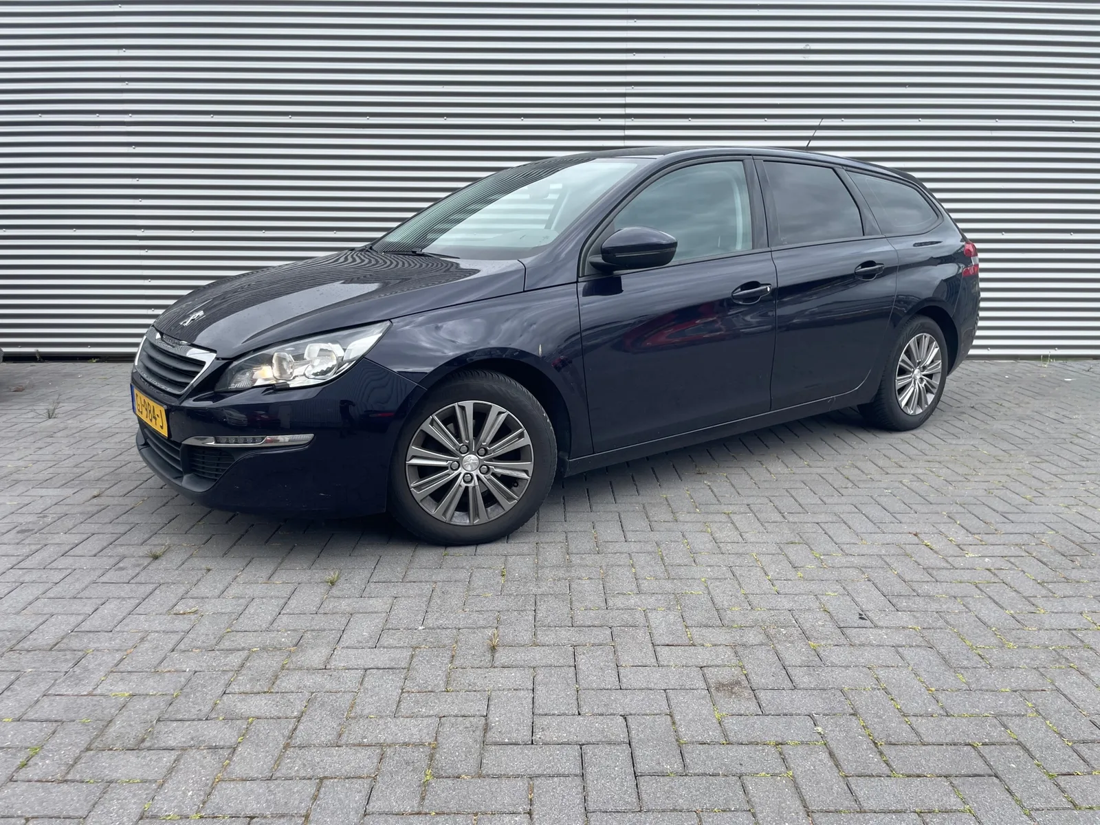 Peugeot 308 (2015) — foto 1