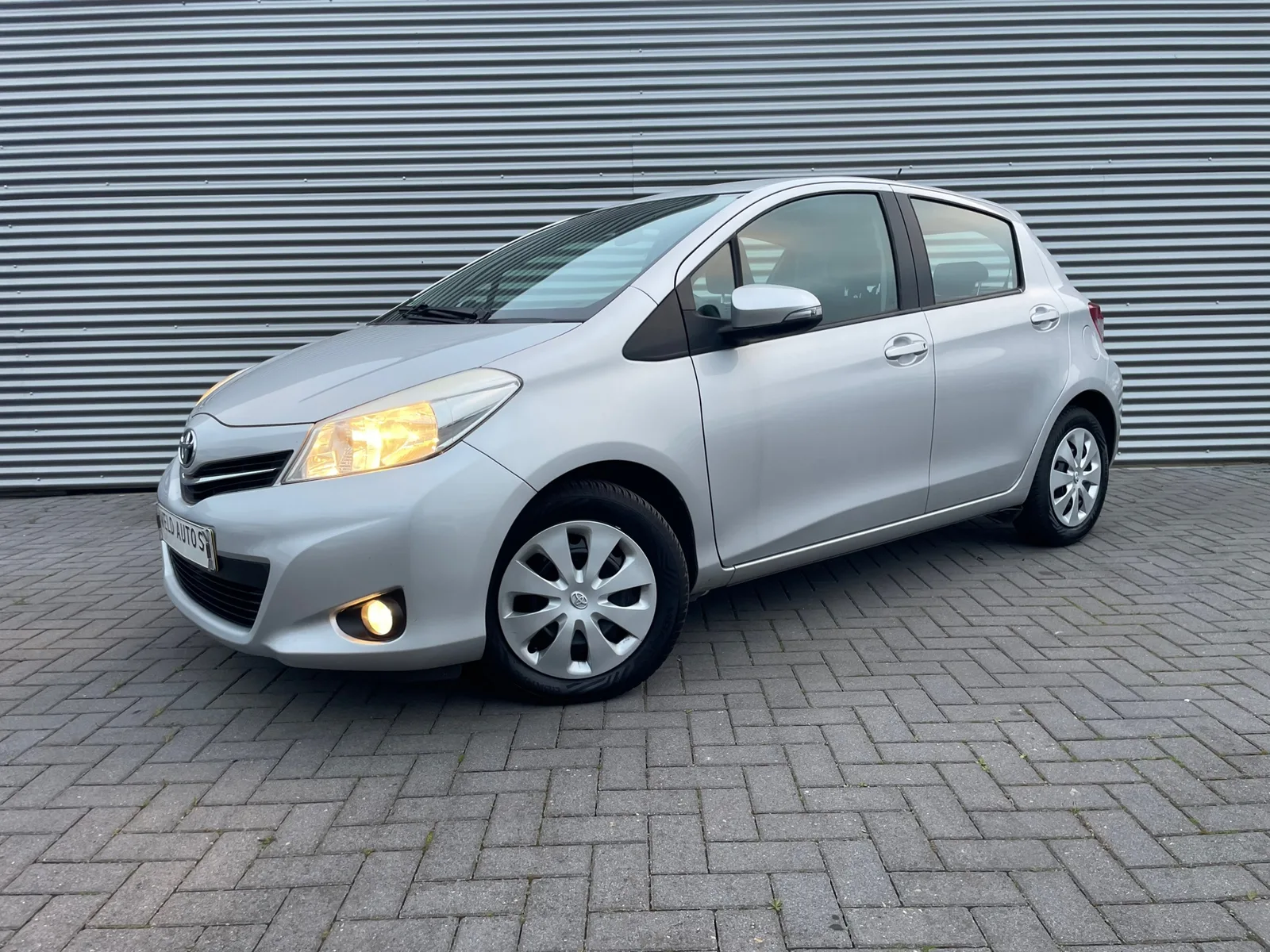 Toyota Yaris (2013) — foto 1