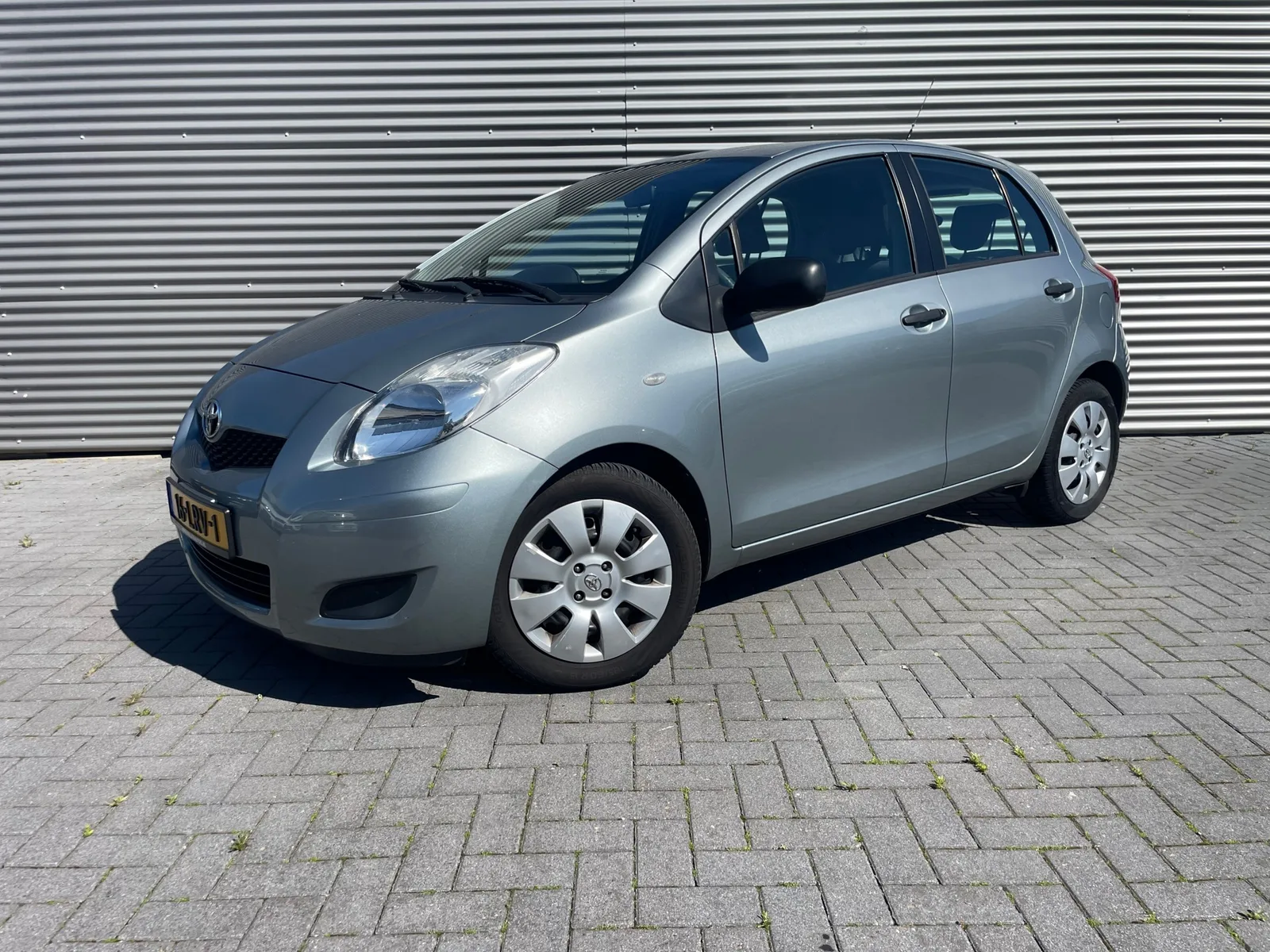 Toyota Yaris (2009) — foto 1