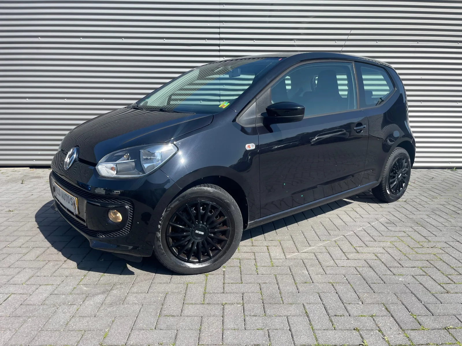 Volkswagen Up! (2012) — foto 1
