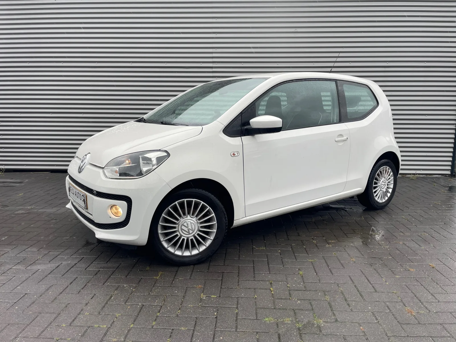 Volkswagen Up! (2012) — foto 1