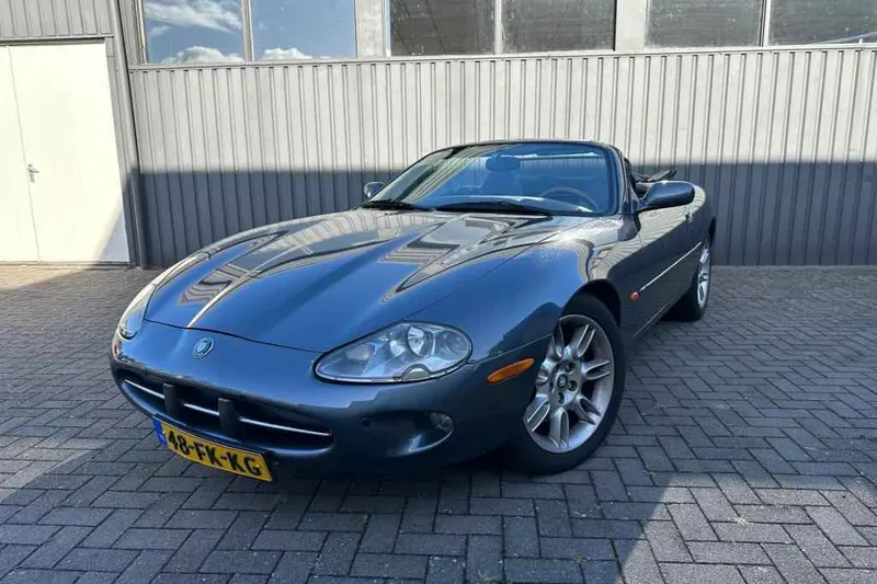 Jaguar XK (2000)