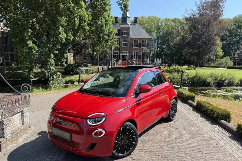 Fiat 500C (2024)