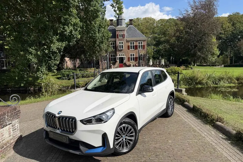 BMW iX1 (2023)