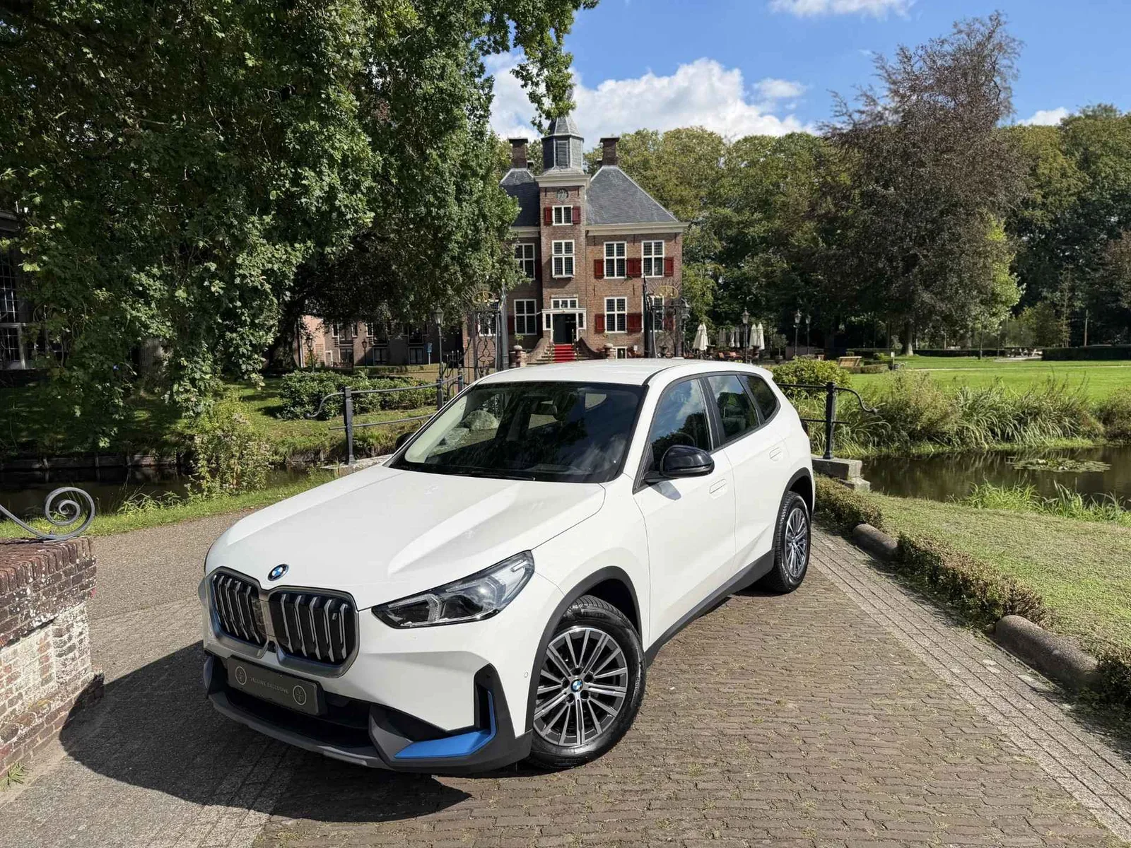 BMW iX1 (2023) — foto 1