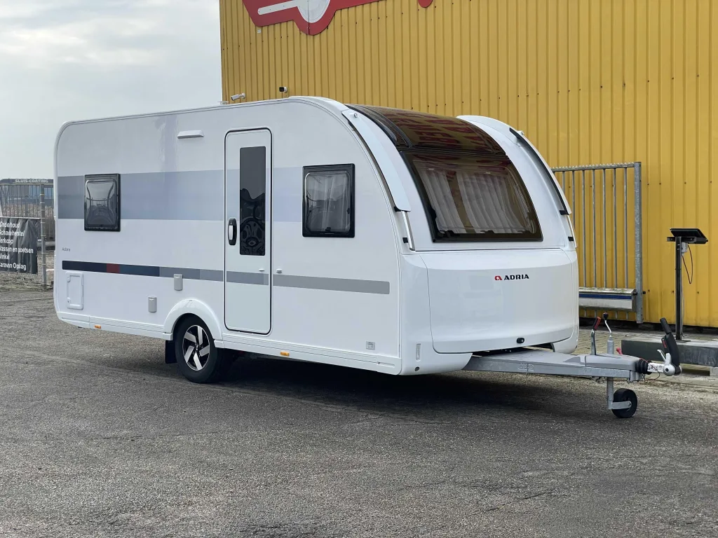 Adria Adora (2024) — foto 1