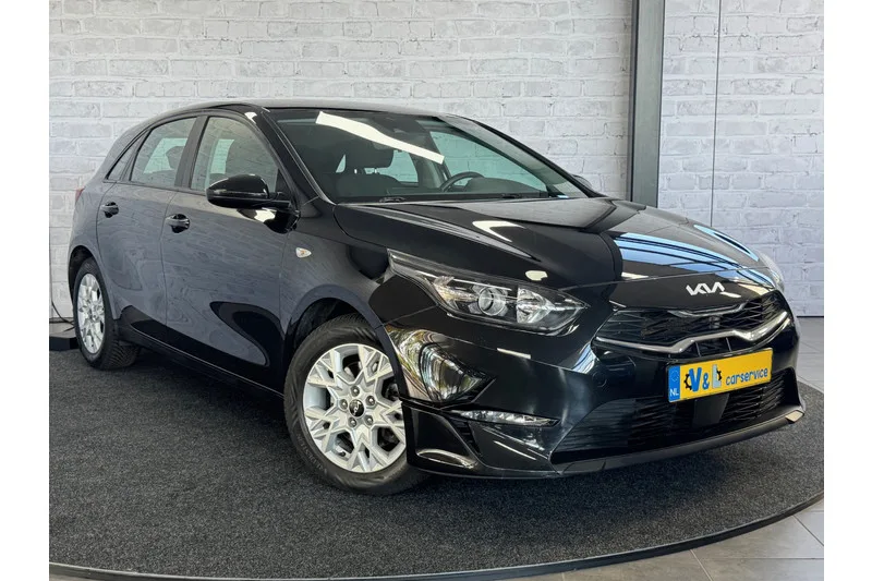 Kia Ceed (2023) — foto 1