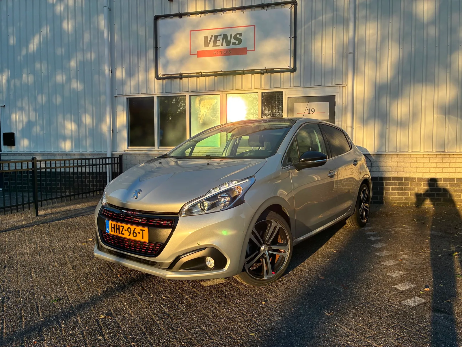 Peugeot 208 (2017) — foto 1
