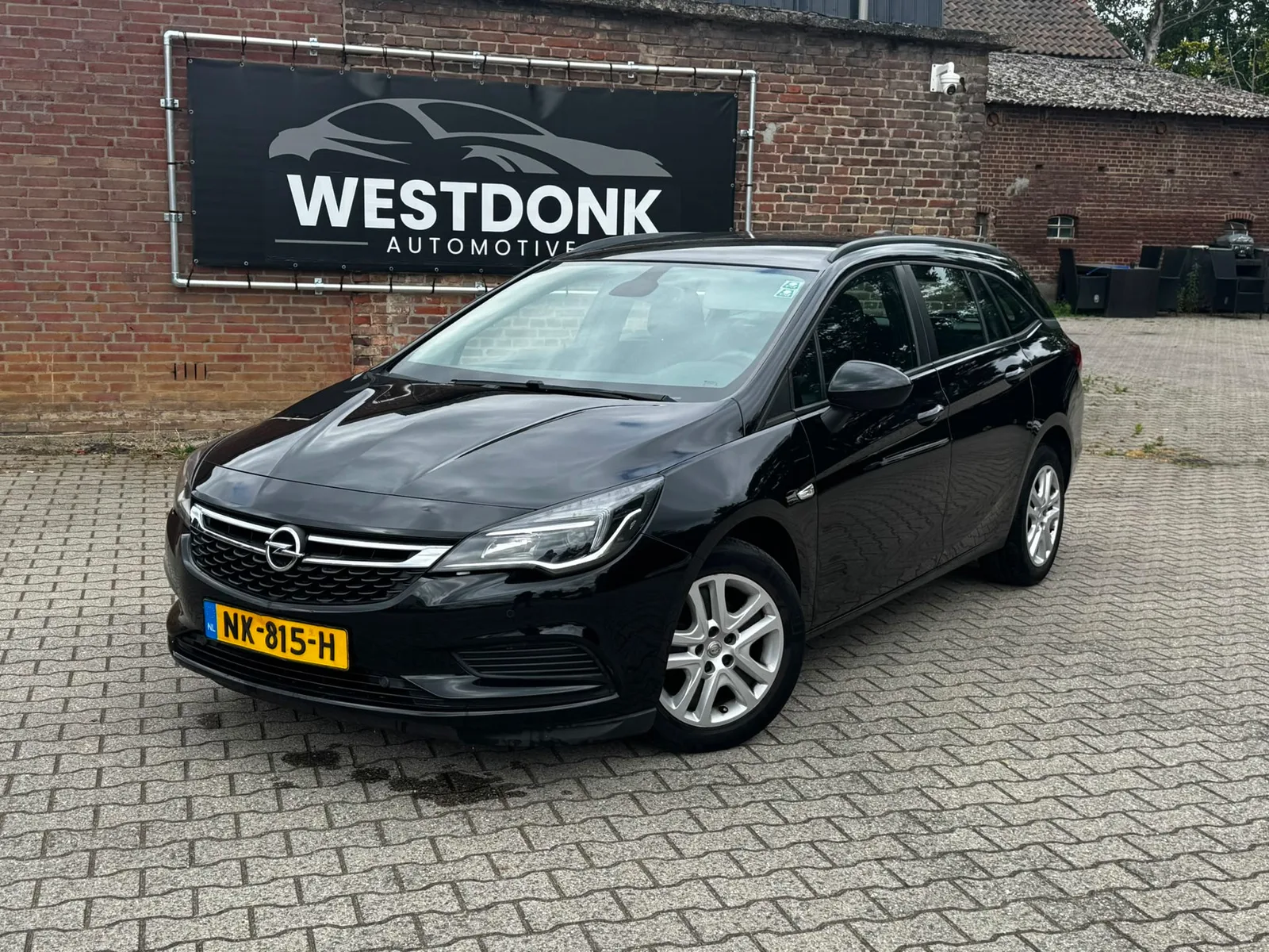 Opel Astra Sports Tourer (2017) — foto 1