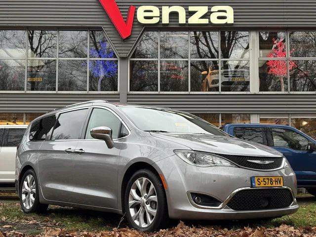 Chrysler Pacifica (2017) — foto 1