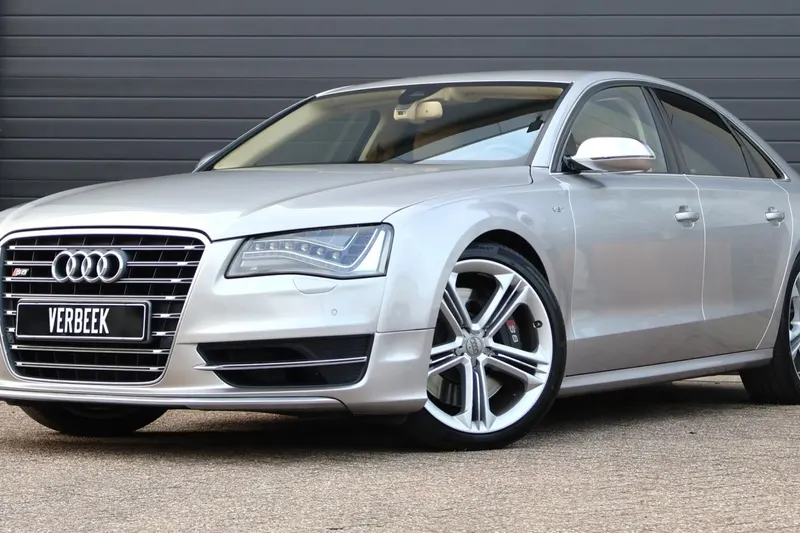 Audi S8 (2013)