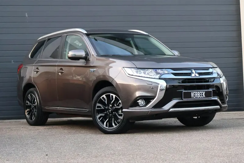 Mitsubishi Outlander (2015)