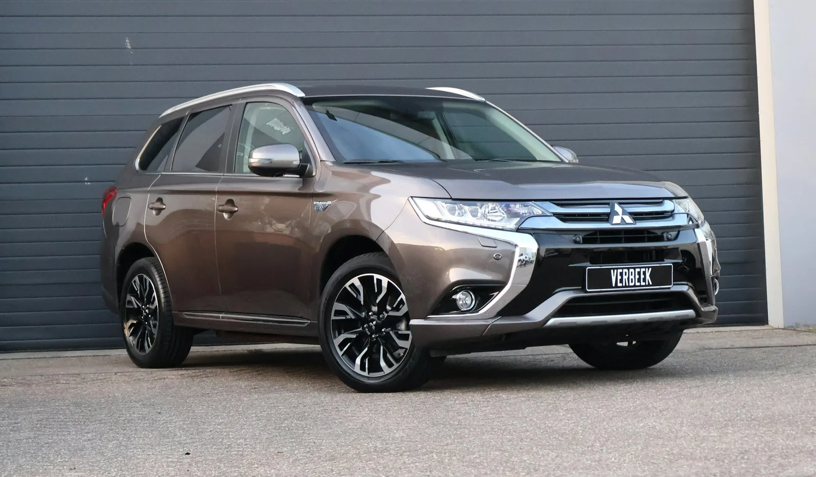 Mitsubishi Outlander (2015) — foto 1