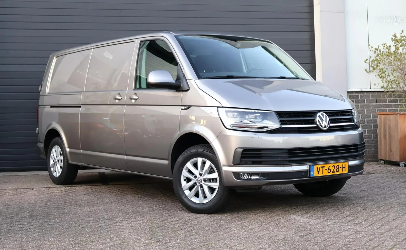 Volkswagen Transporter (2016) — foto 1
