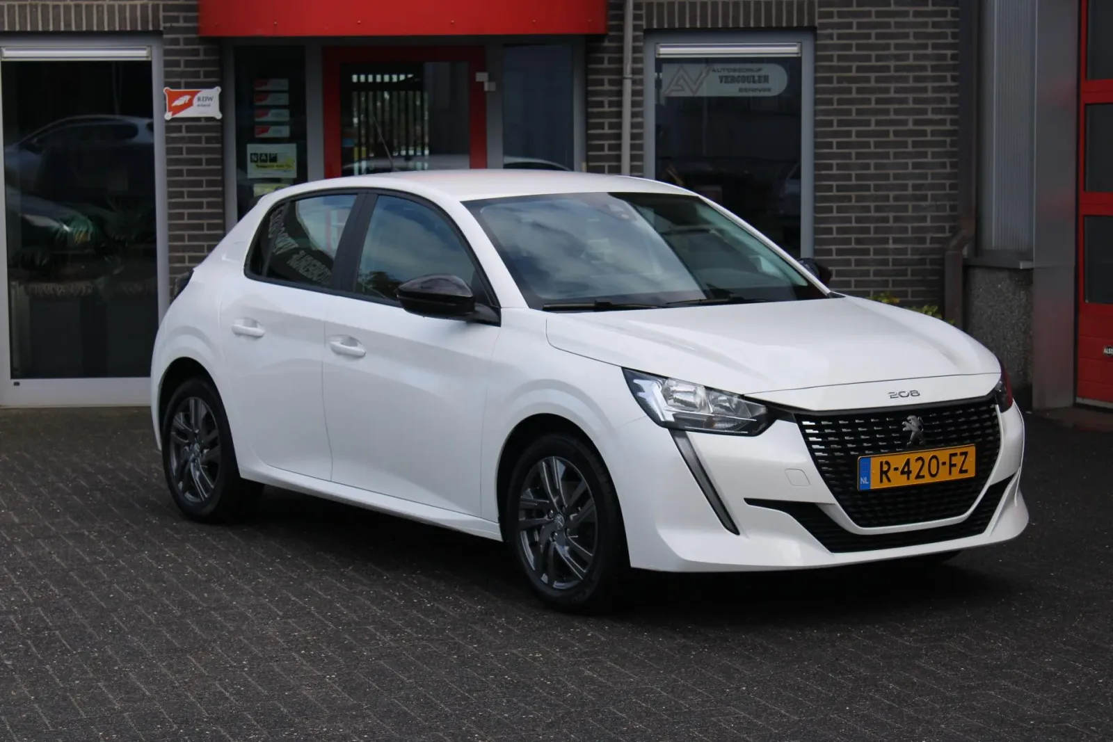 Peugeot 208 (2022) — foto 1