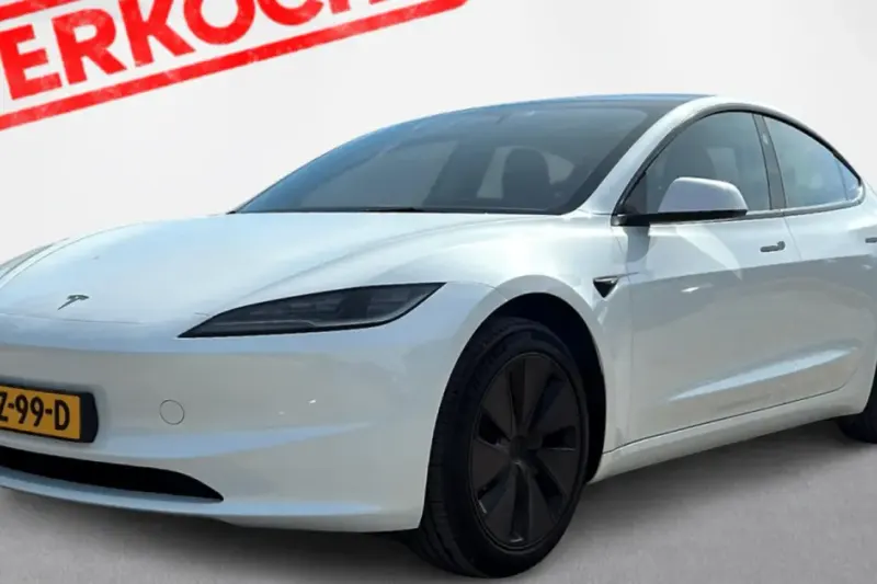 Tesla Model 3 (2023)