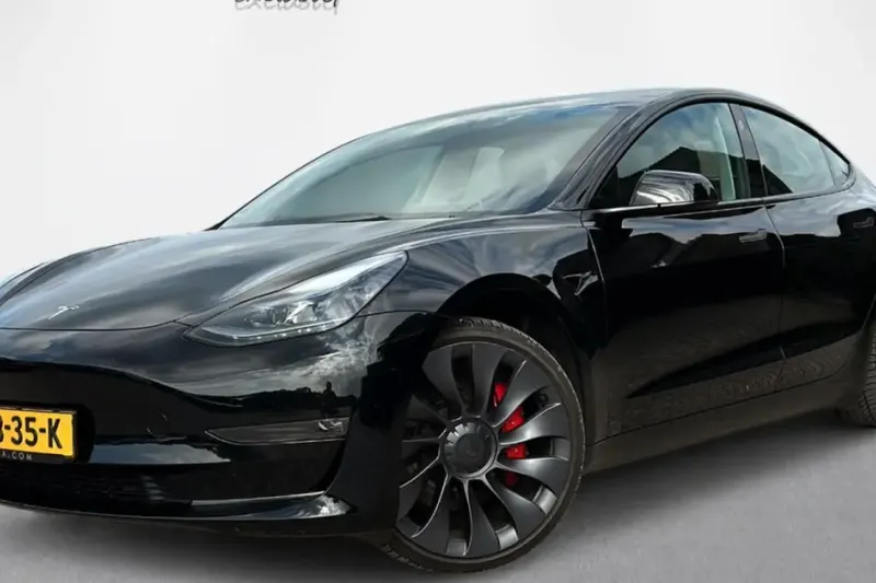 Tesla Model 3 (2023)