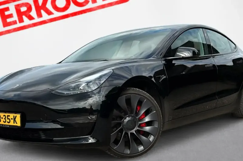 Tesla Model 3 (2023)