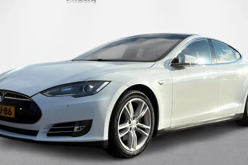 Tesla Model S (2013)