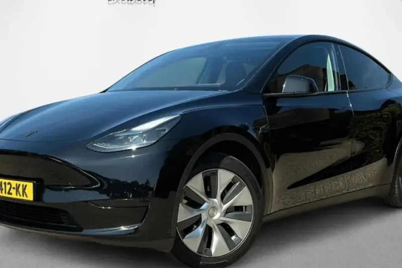Tesla Model Y (2023)