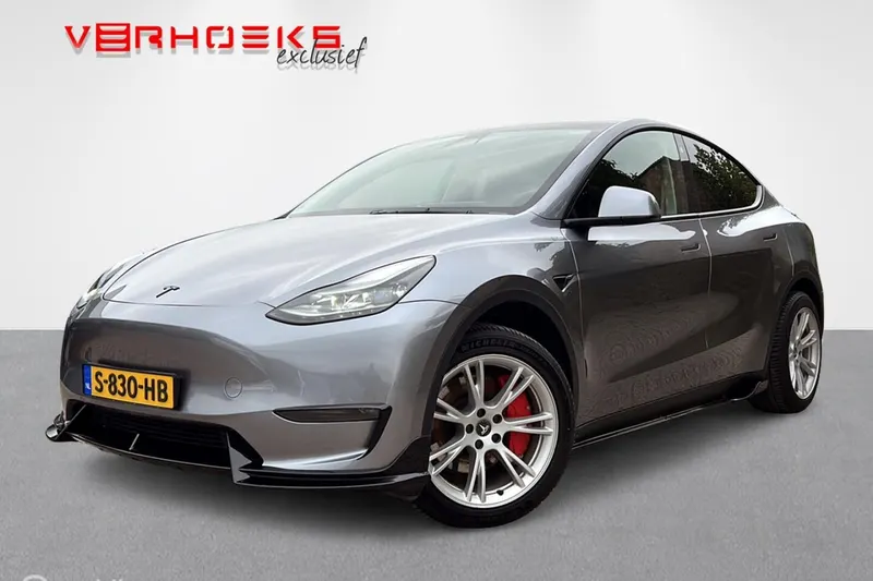 Tesla Model Y (2023)