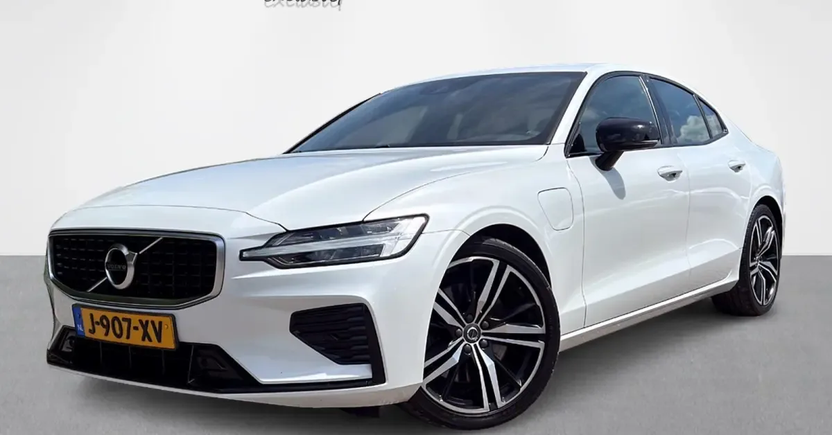 Volvo S60 (2021) — foto 1