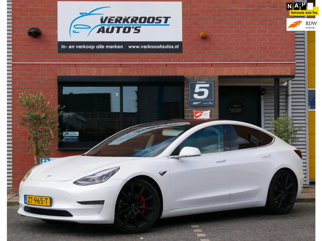 Tesla Model 3 (2019) — foto 1
