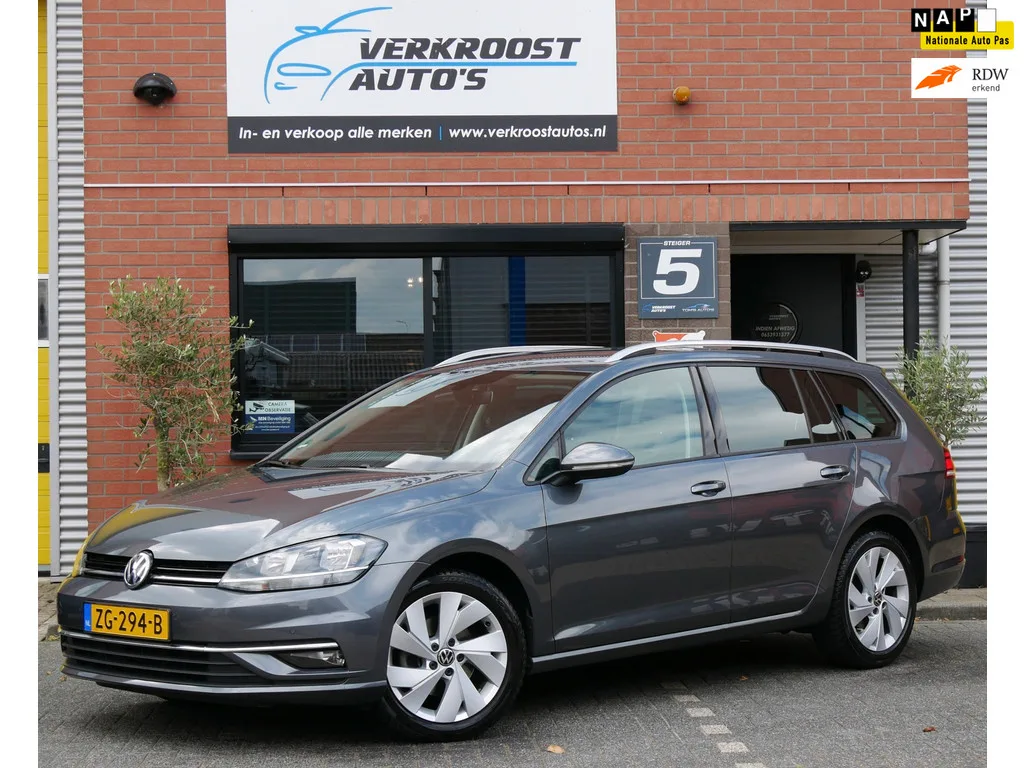 Volkswagen Golf (2019) — foto 1