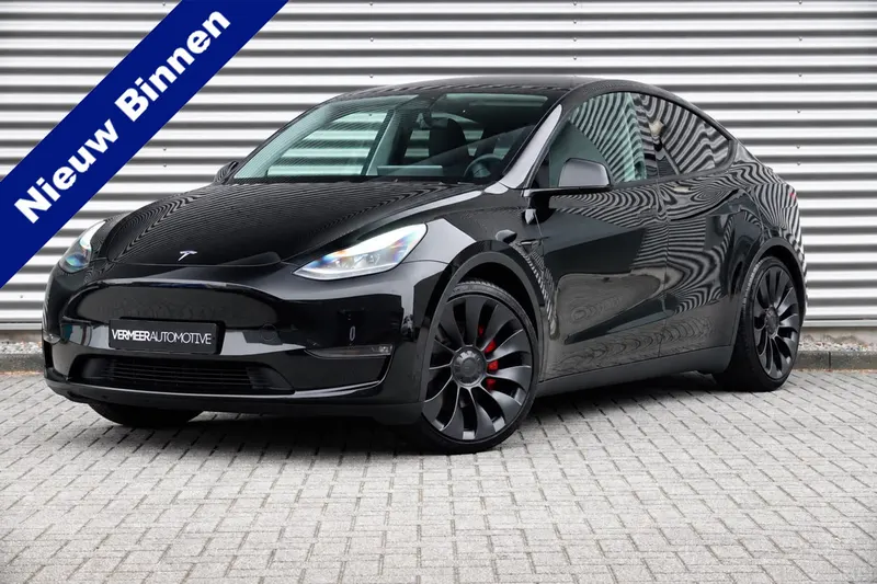 Tesla Model Y (2023)