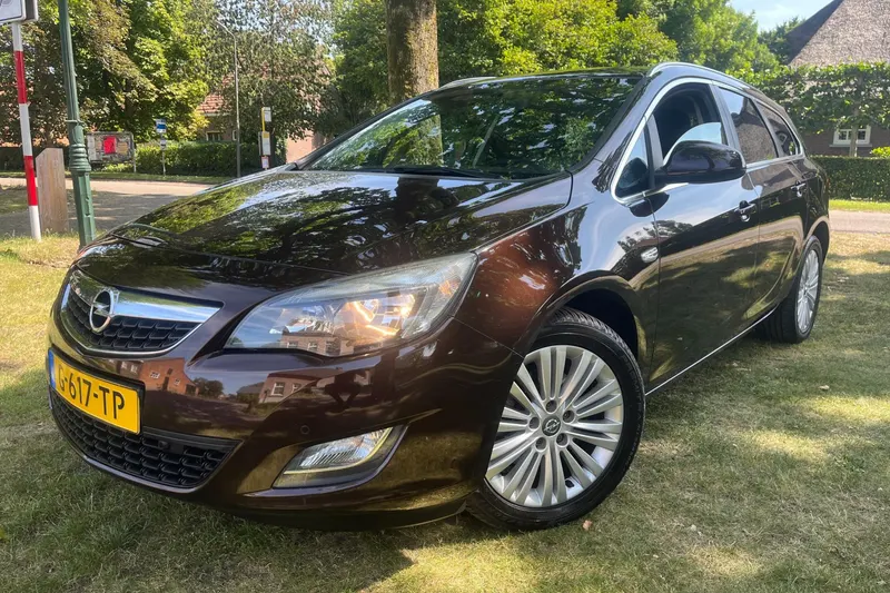 Opel Astra Sports Tourer (2012)