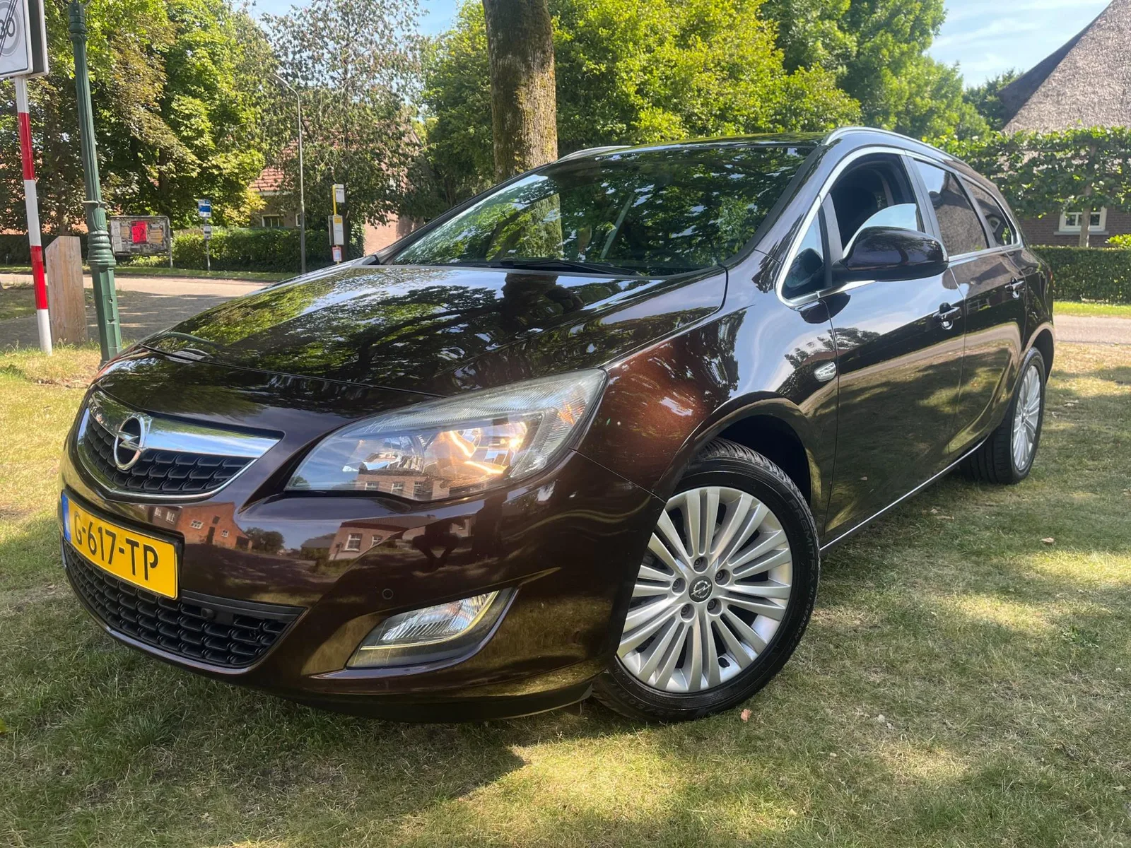 Opel Astra Sports Tourer (2012) — foto 1
