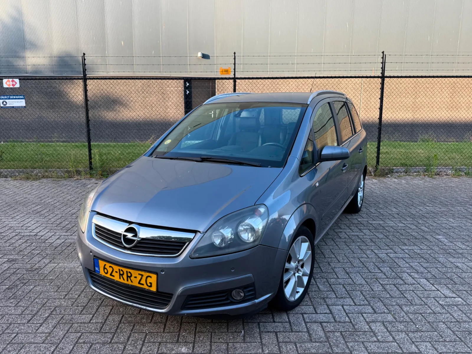 Opel Zafira (2005) — foto 1