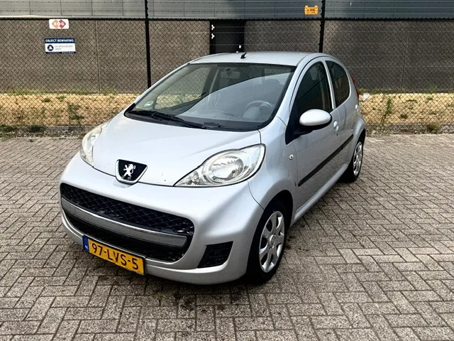 Peugeot 107 (2010) — foto 1