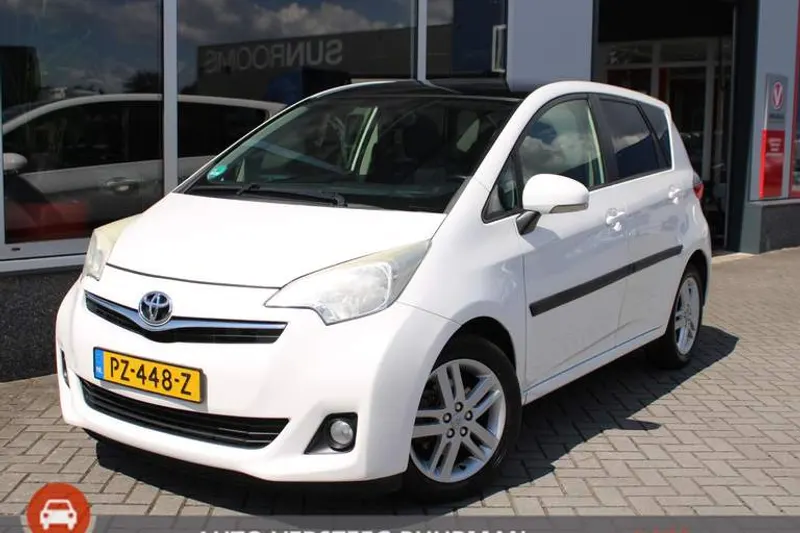 Toyota Verso-S (2013)