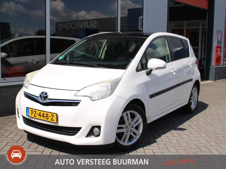 Toyota Verso-S (2013) — foto 1
