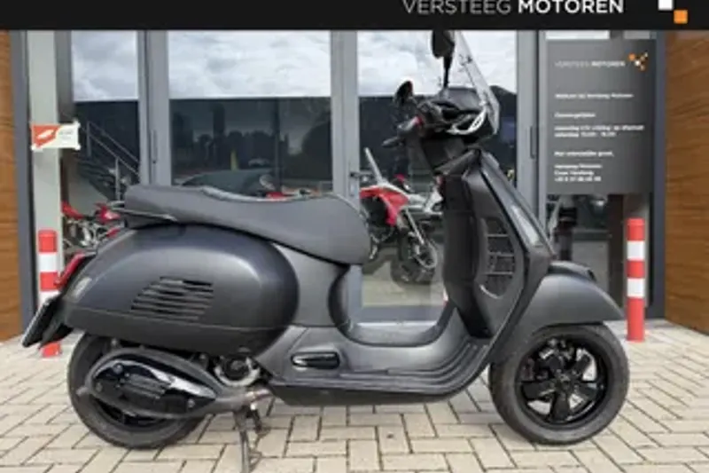 Vespa GTS 300 (2022)