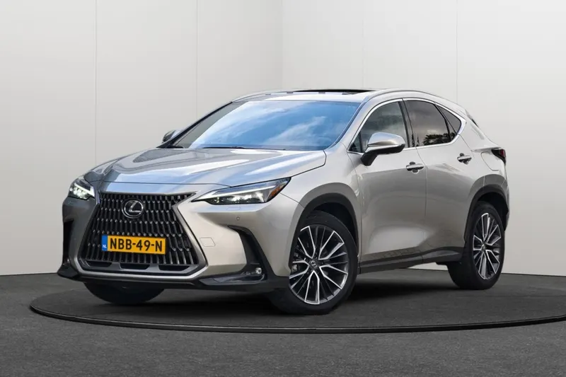 Lexus NX (2024)
