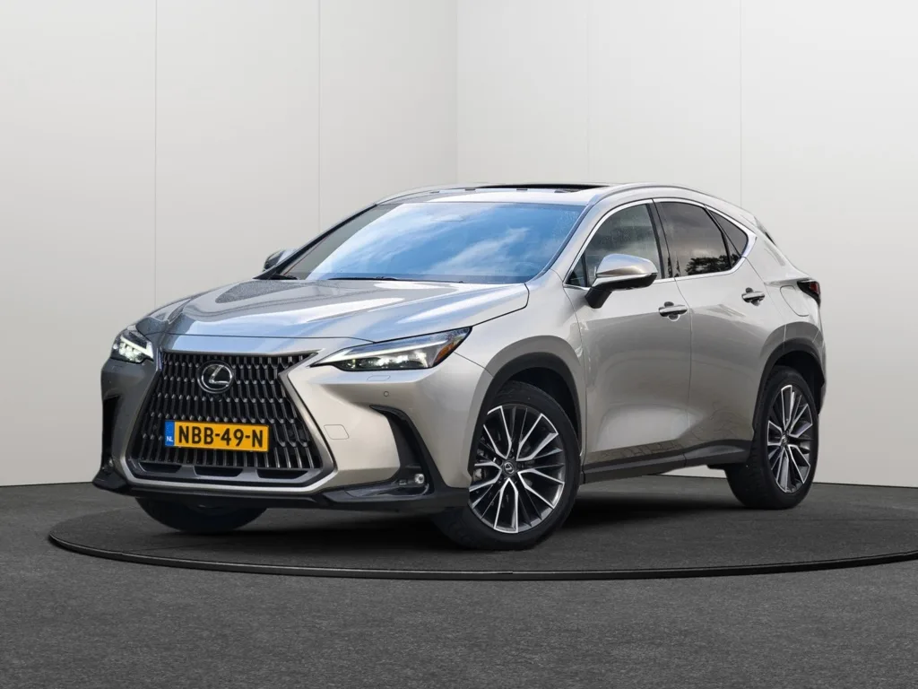 Lexus NX (2024) — foto 1