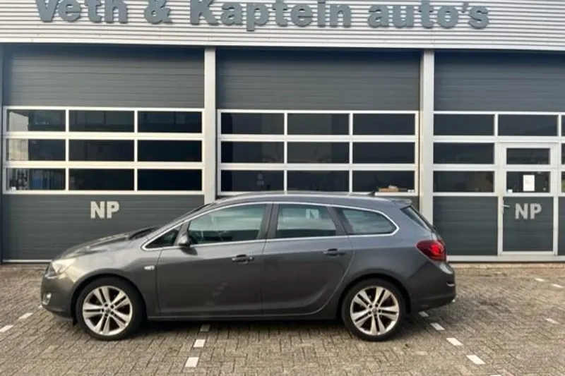 Opel Astra Sports Tourer (2011)