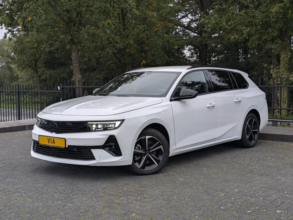 Opel Astra (2024) — foto 1