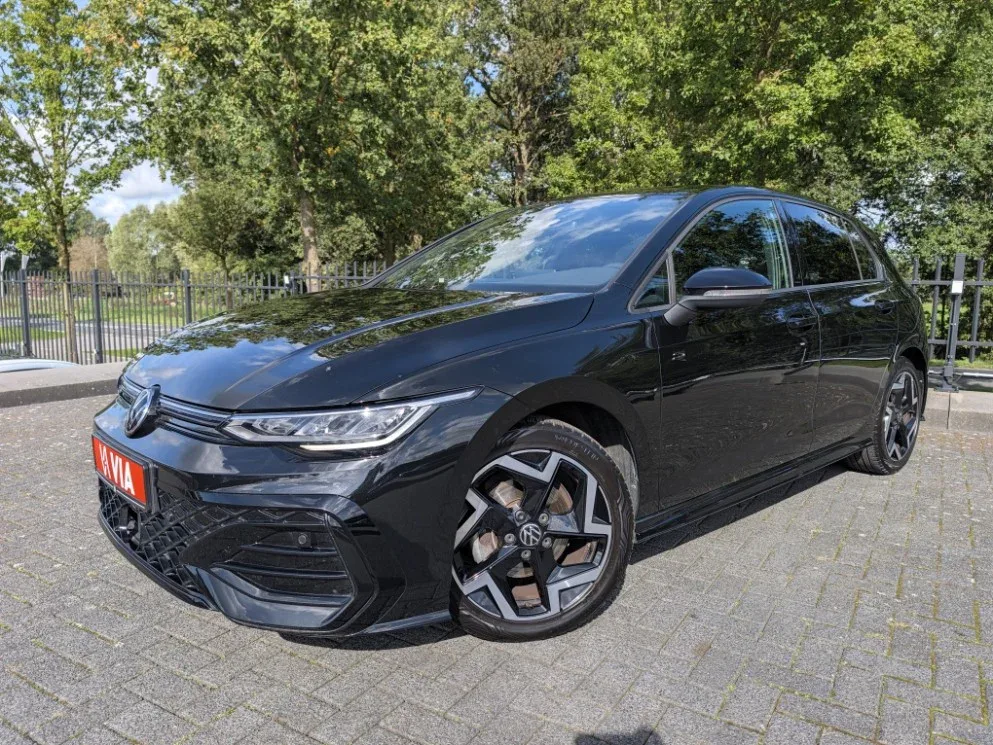 Volkswagen Golf (2025) — foto 1