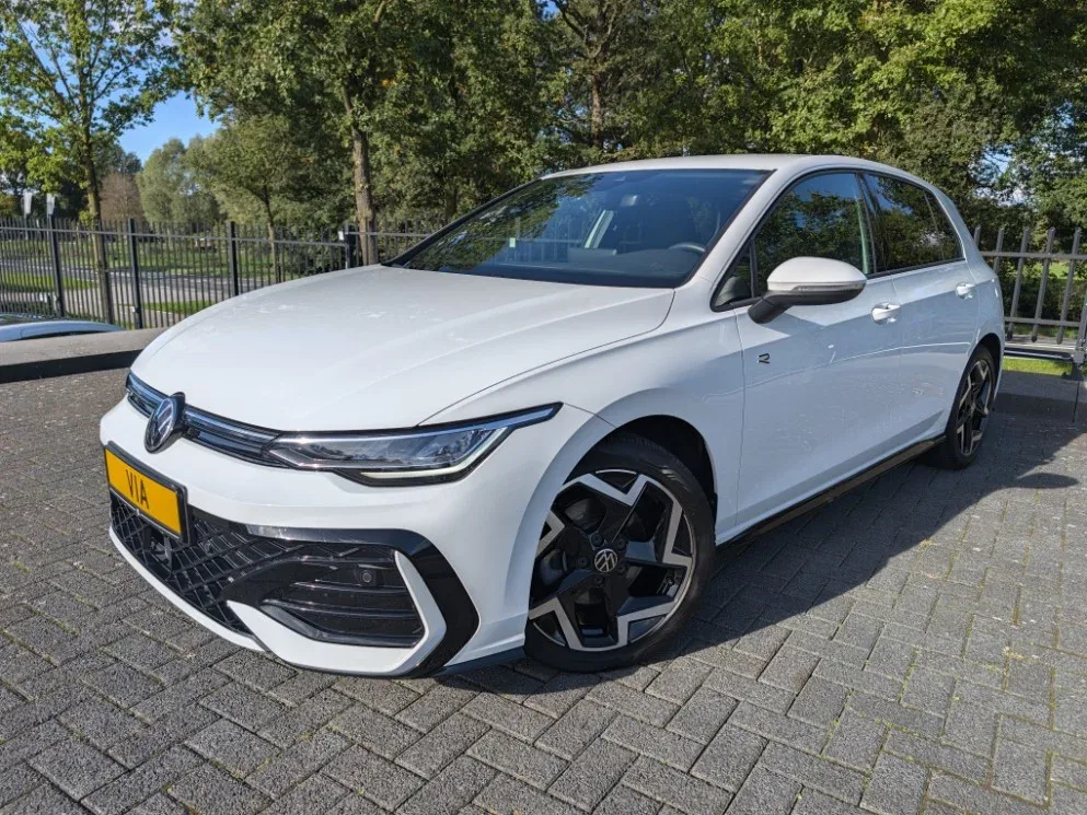 Volkswagen Golf (2025) — foto 1