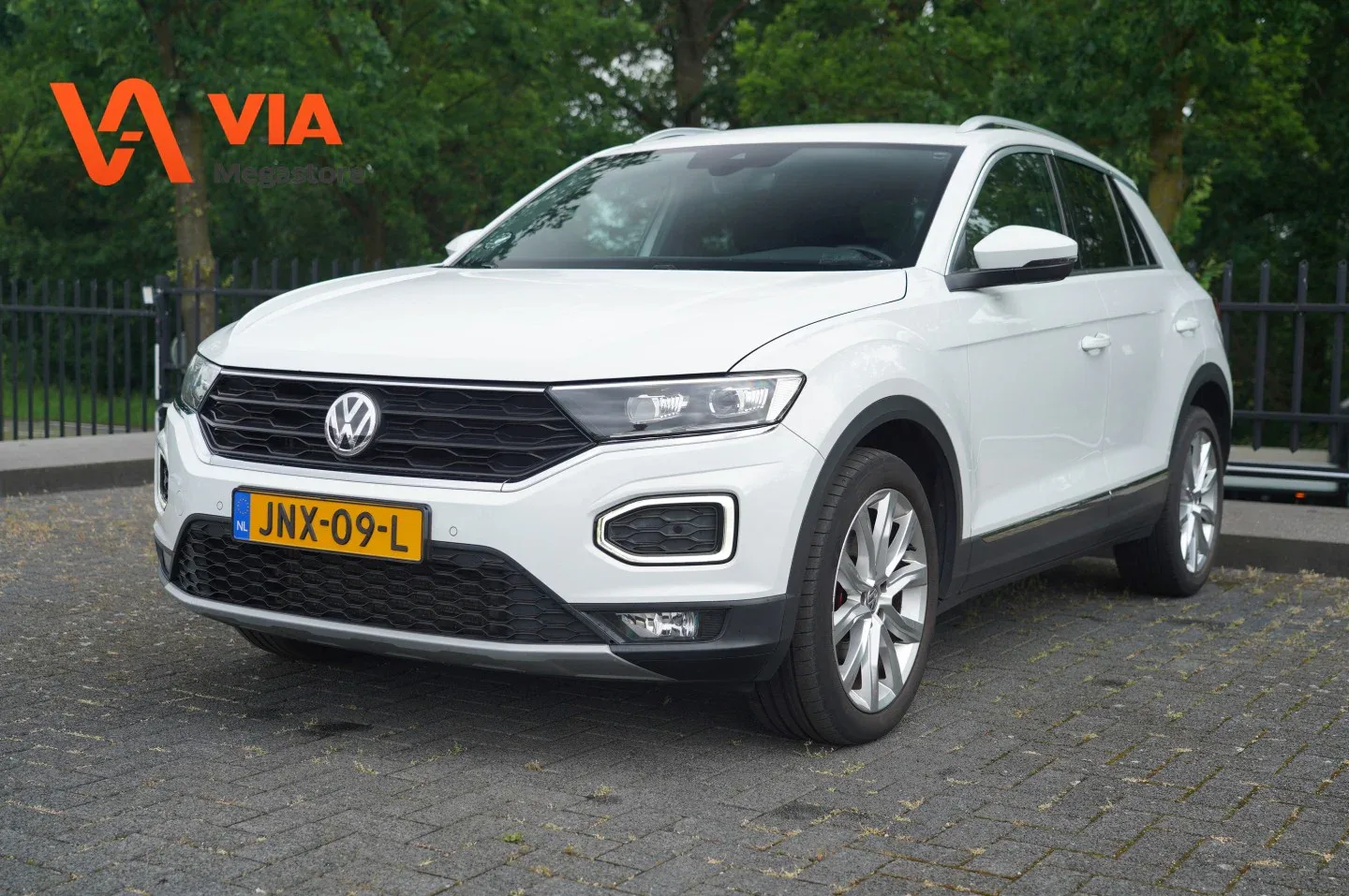 Volkswagen T-Roc (2019) — foto 1