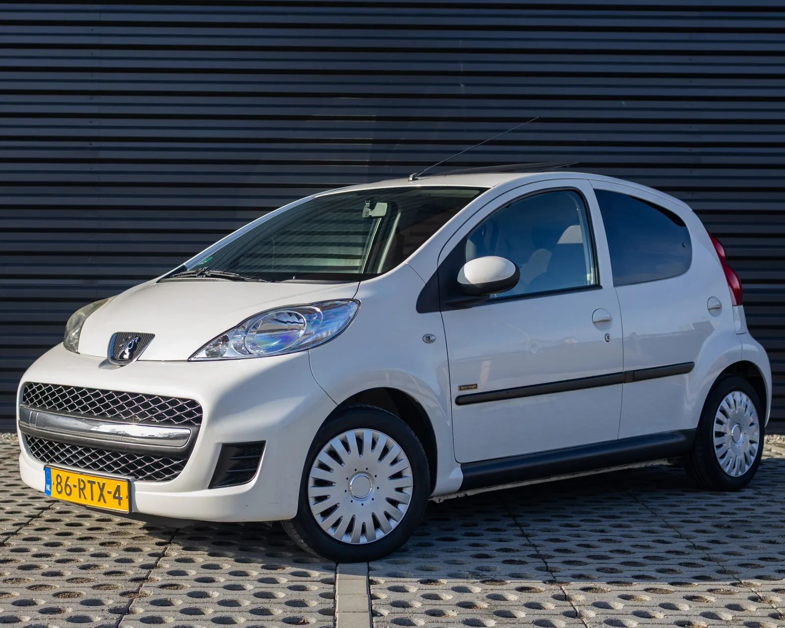 Peugeot 107 (2011) — foto 1