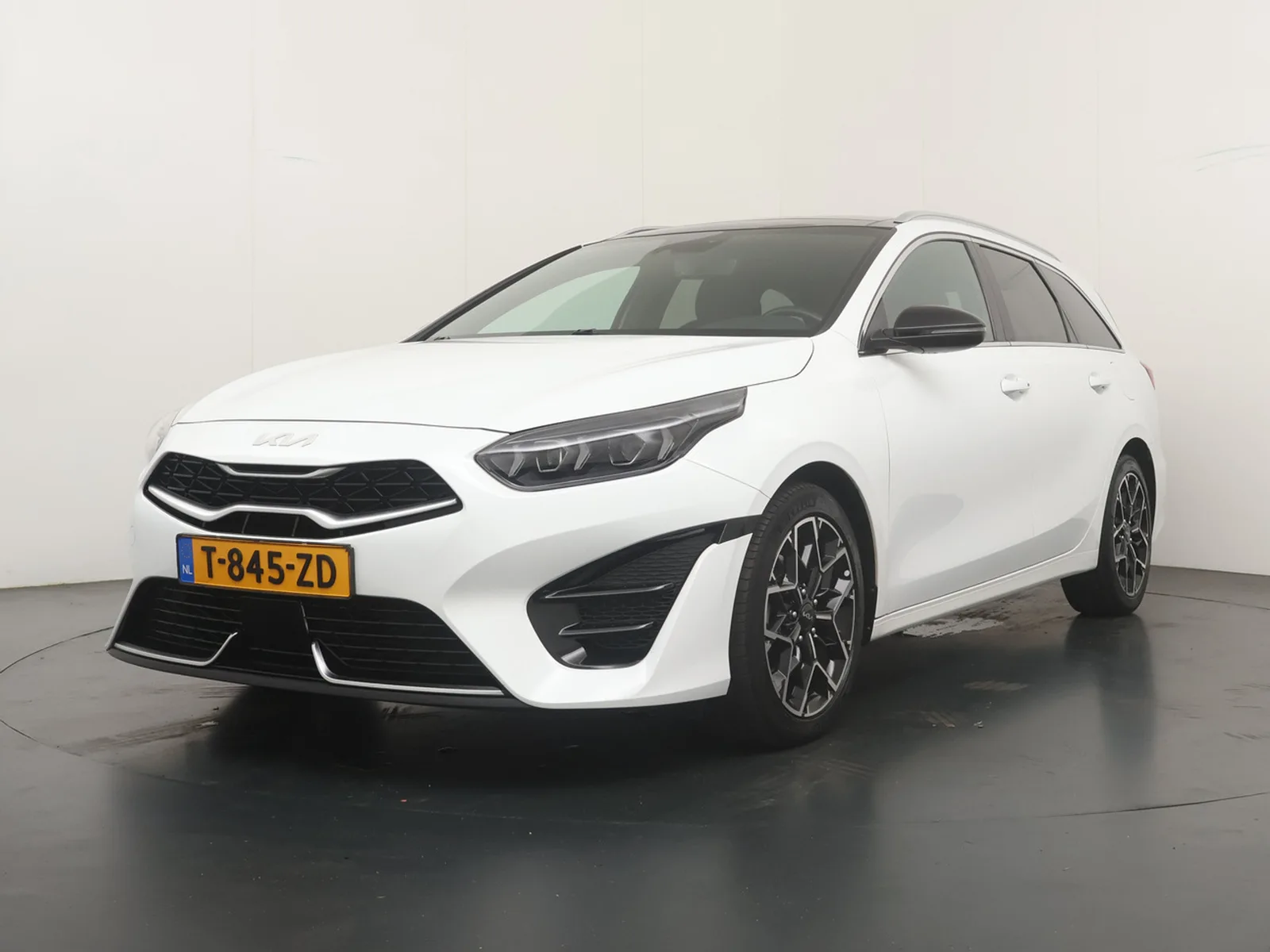 Kia Ceed (2023) — foto 1