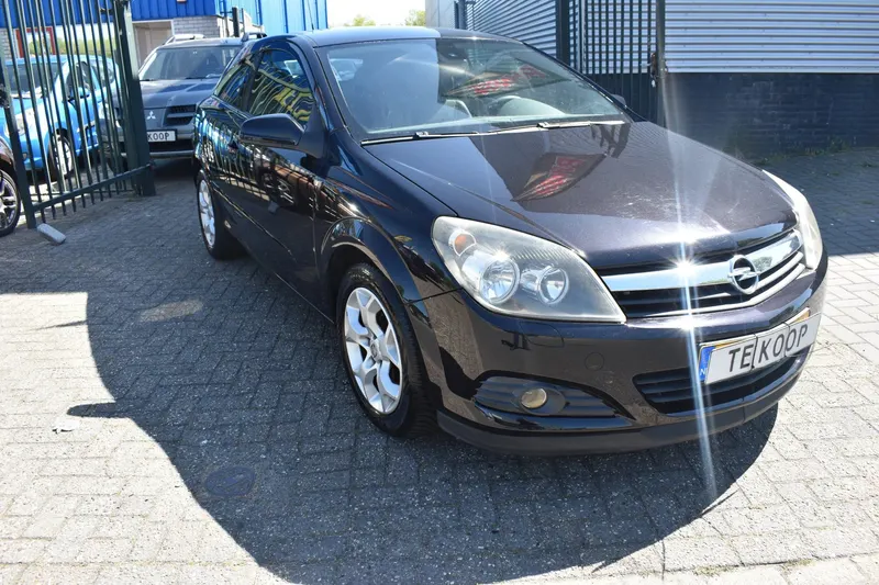 Opel Astra GTC (2007)