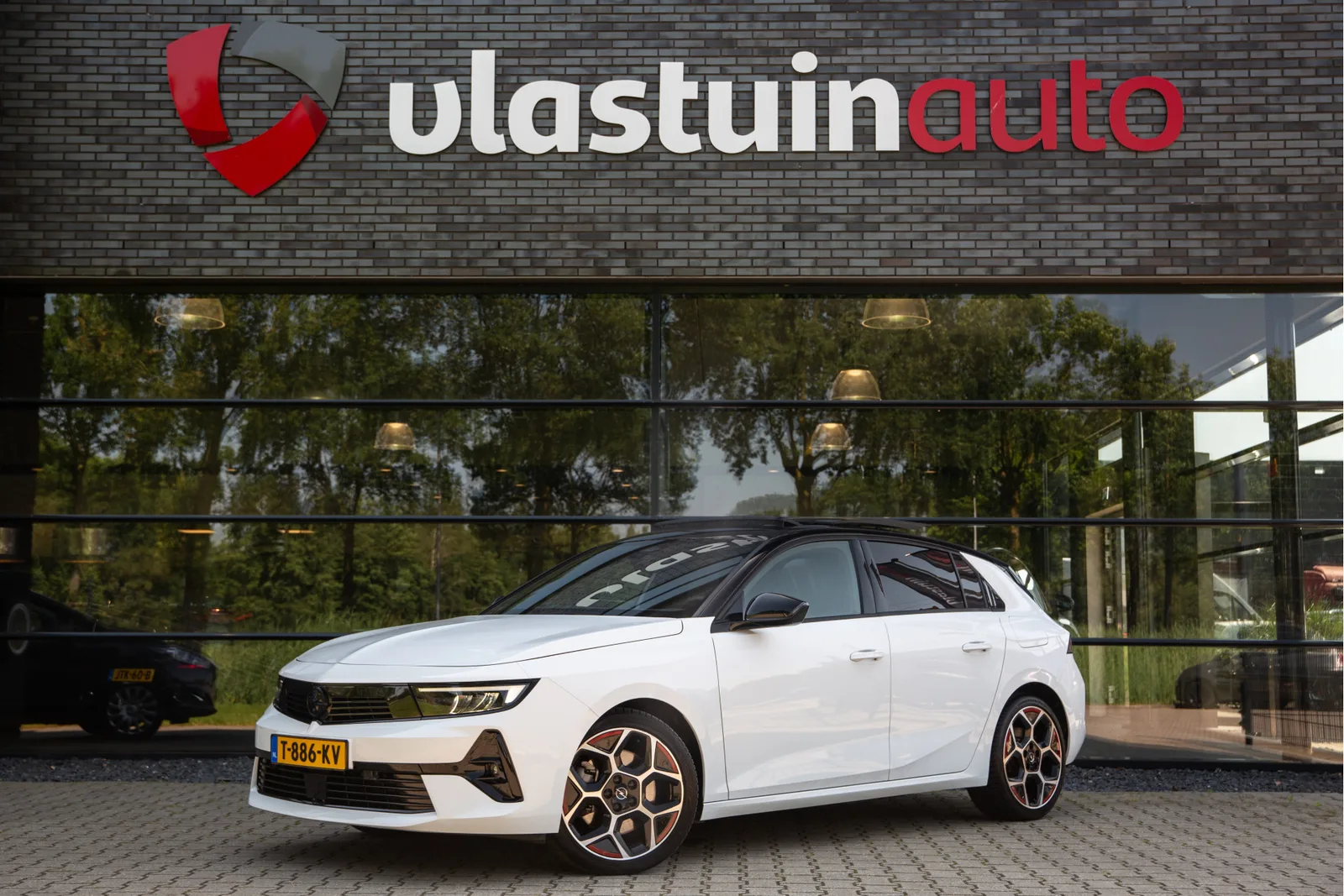 Opel Astra (2022) — foto 1